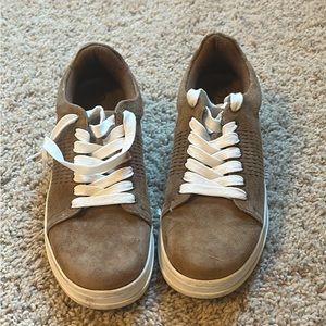 Brown Suede size 6 shoes.
